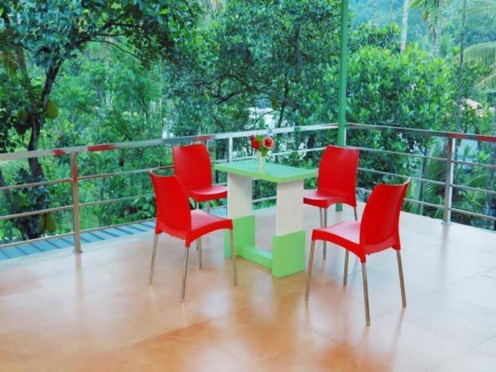 Thekkady Spice Valley Holiday Hotel เทกคาดี ภายนอก รูปภาพ